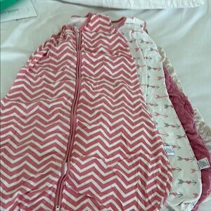 Yoofoss 0.5 tog 12-24 months and 1.5t tog 12-18 months  Sleep Sacs.